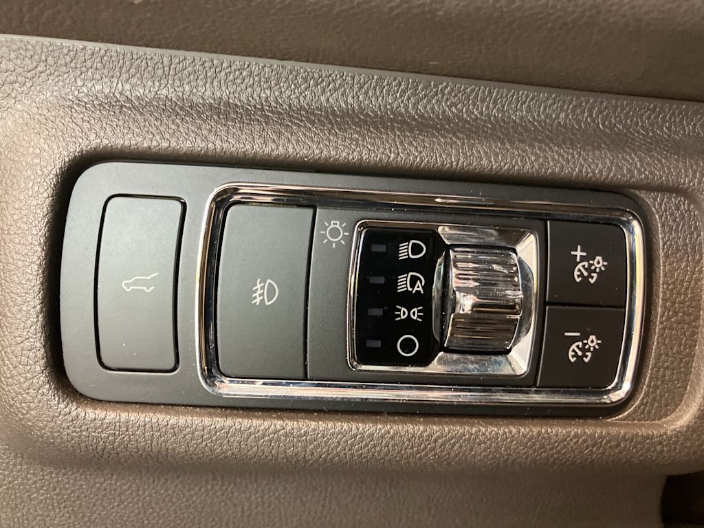 Thumbnail: 2021 Lincoln Corsair - 24