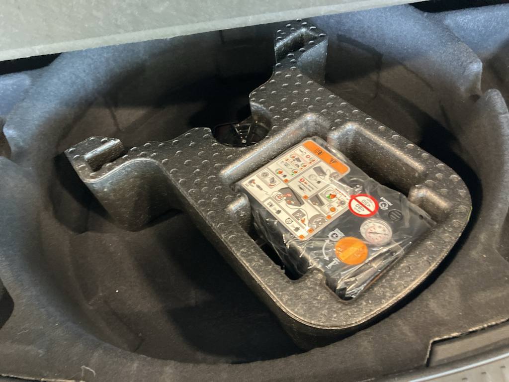 Thumbnail: 2021 Lincoln Corsair - 36