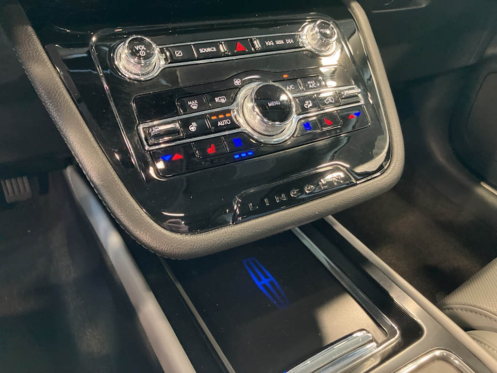 Thumbnail: 2022 Lincoln Corsair - 26