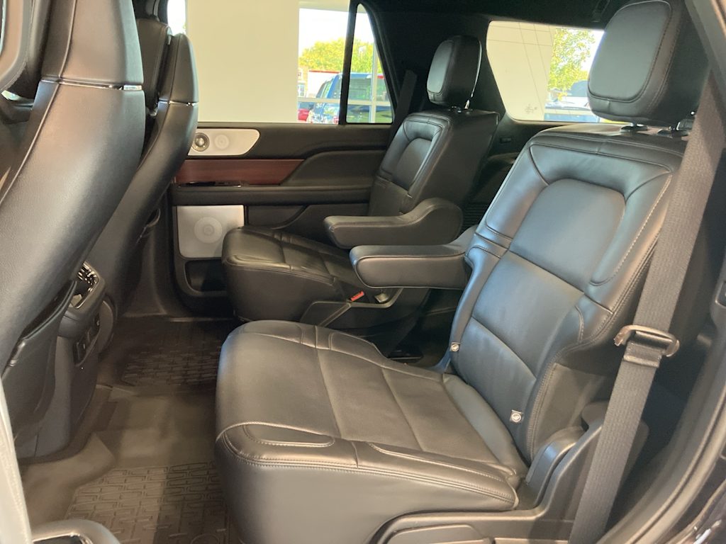 Thumbnail: 2023 Lincoln Navigator - 10