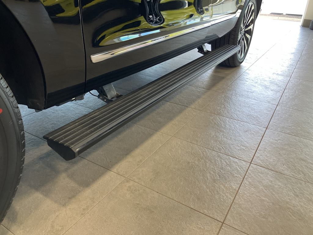 Thumbnail: 2023 Lincoln Navigator - 18