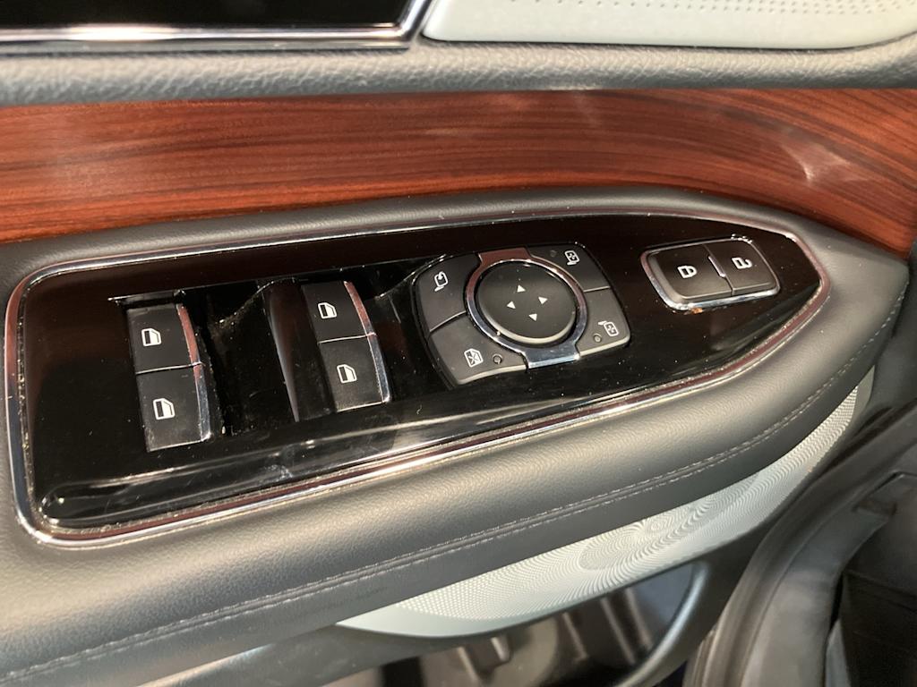 Thumbnail: 2023 Lincoln Navigator - 22