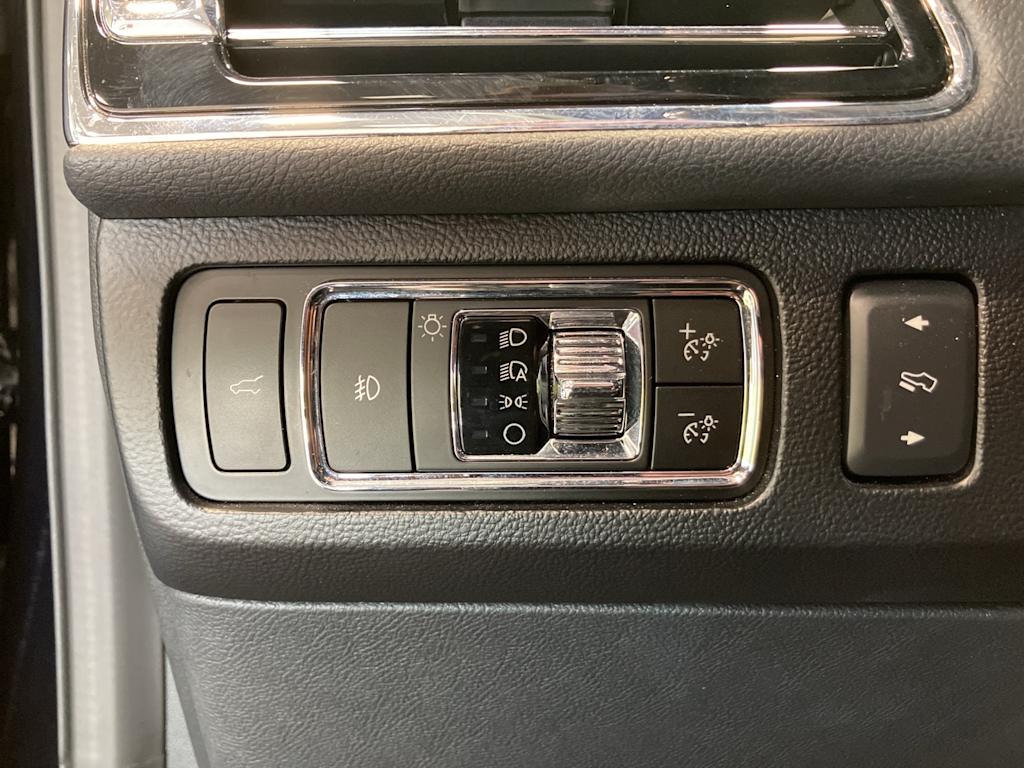 Thumbnail: 2023 Lincoln Navigator - 23