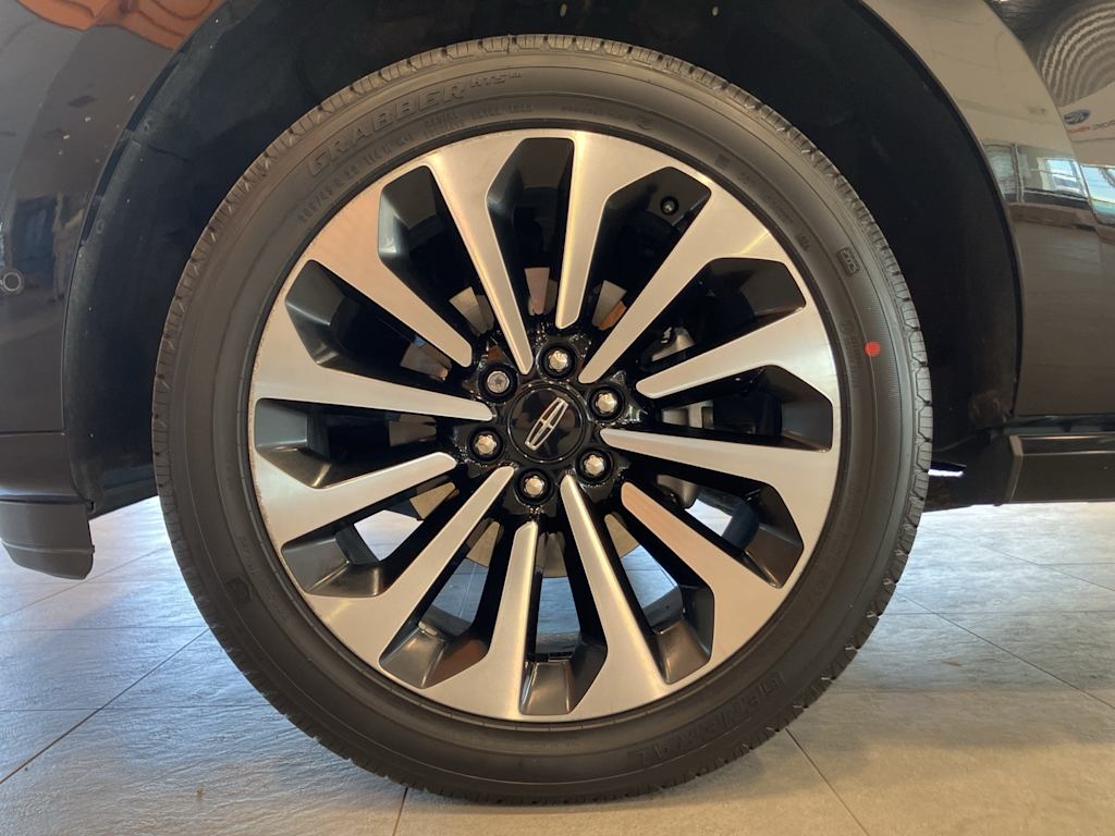 Thumbnail: 2023 Lincoln Navigator - 8