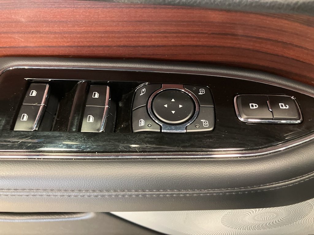 Thumbnail: 2023 Lincoln Navigator - 21
