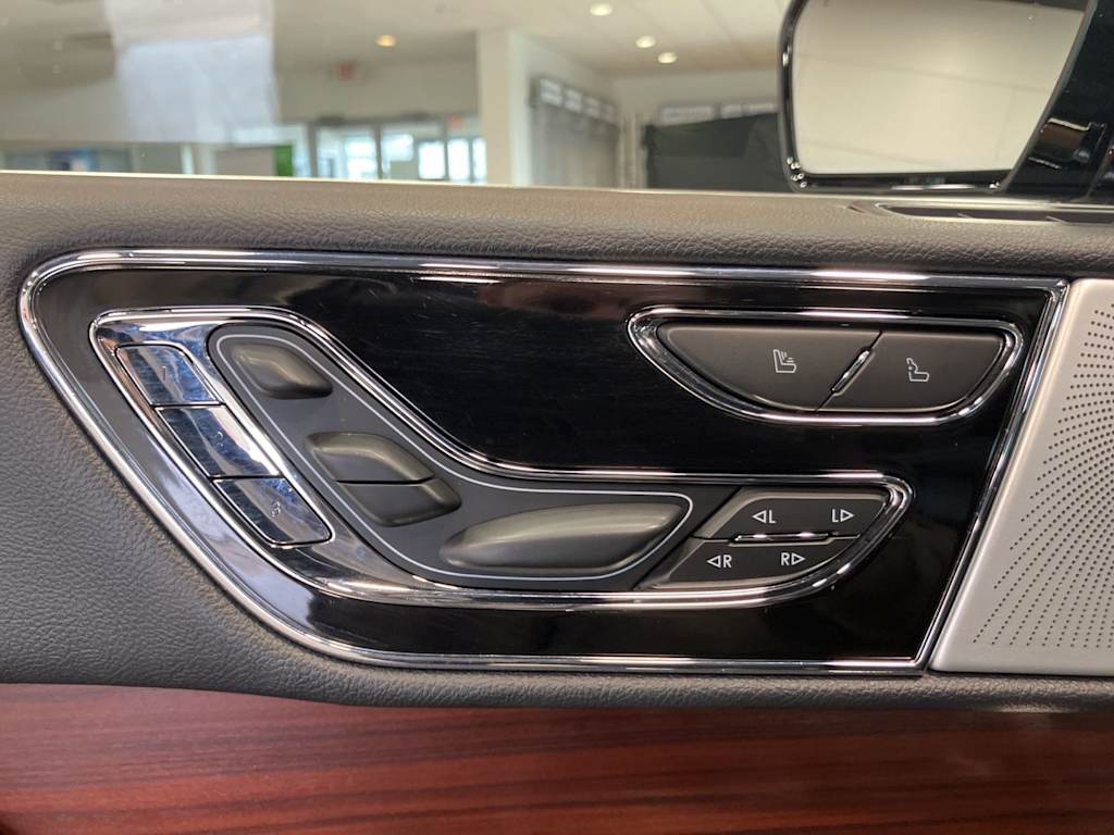 Thumbnail: 2023 Lincoln Navigator - 20
