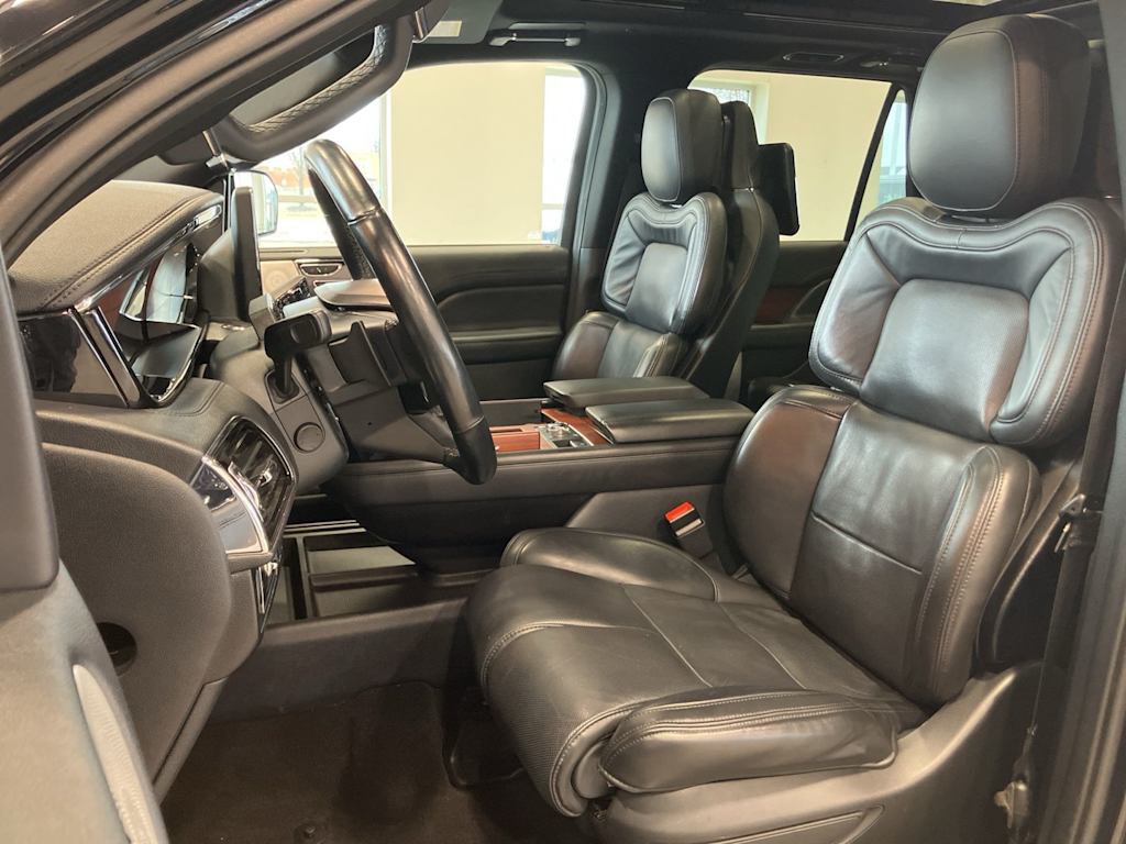 Thumbnail: 2023 Lincoln Navigator - 9