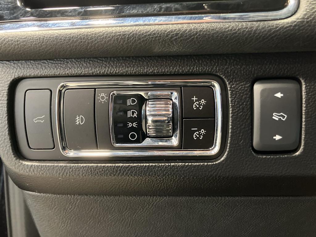Thumbnail: 2023 Lincoln Navigator - 23