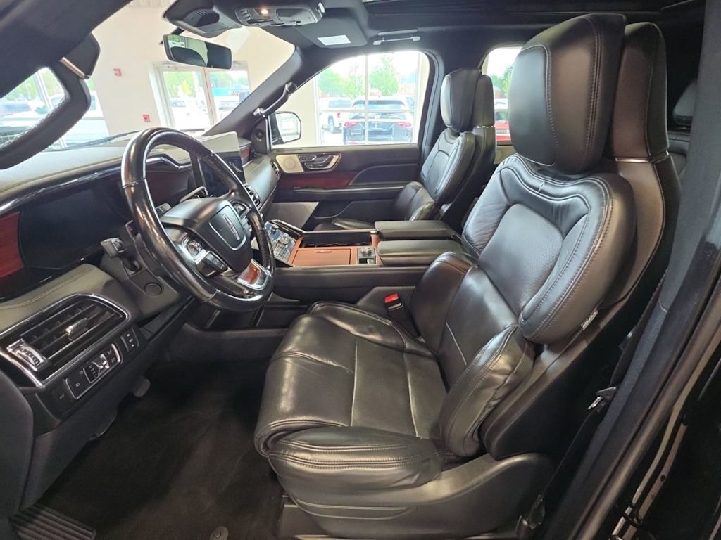 Thumbnail: 2022 Lincoln Navigator - 7
