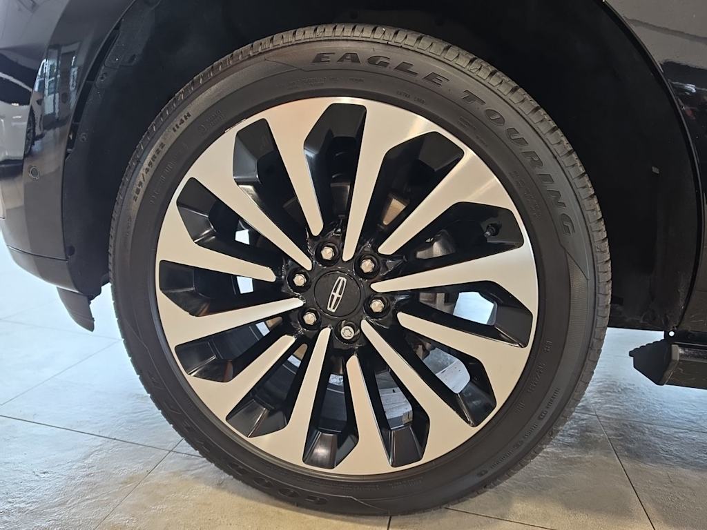 Thumbnail: 2022 Lincoln Navigator - 6