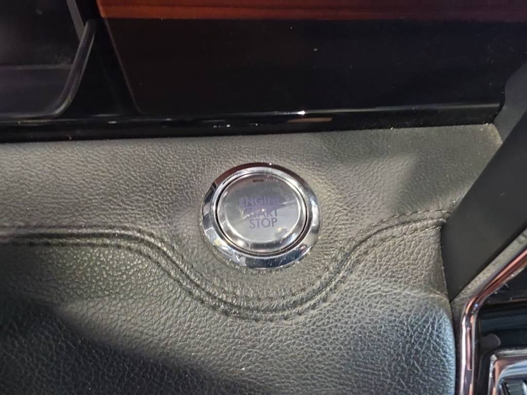 Thumbnail: 2022 Lincoln Navigator - 30