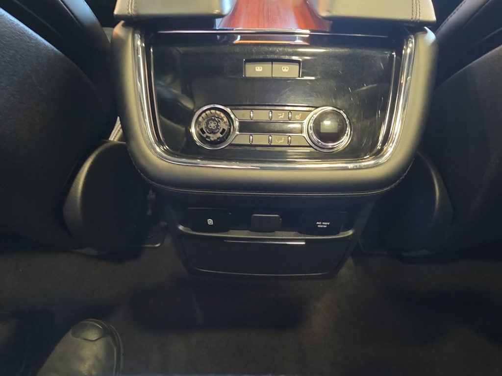 Thumbnail: 2020 Lincoln Navigator - 36