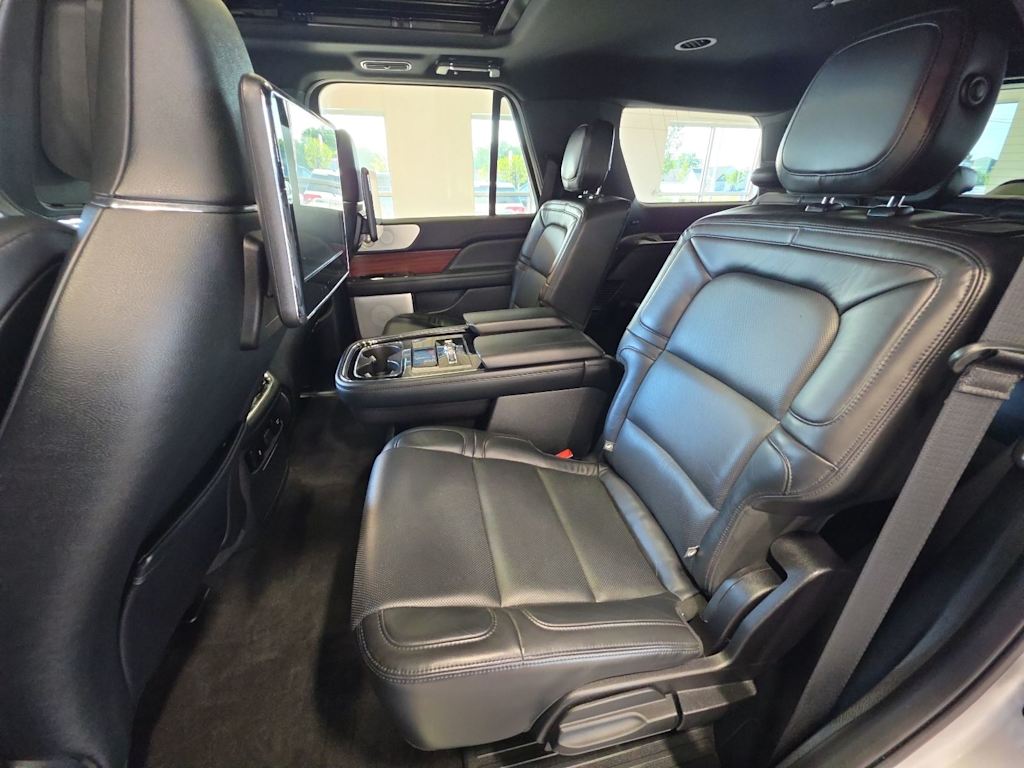 Thumbnail: 2020 Lincoln Navigator - 10