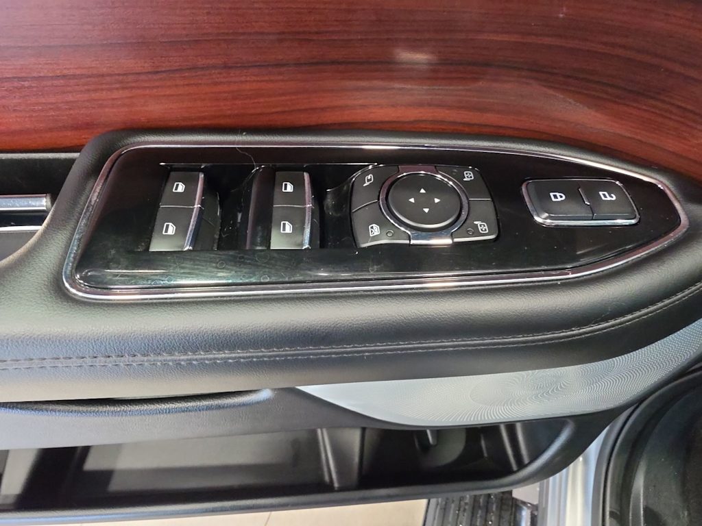 Thumbnail: 2020 Lincoln Navigator - 24