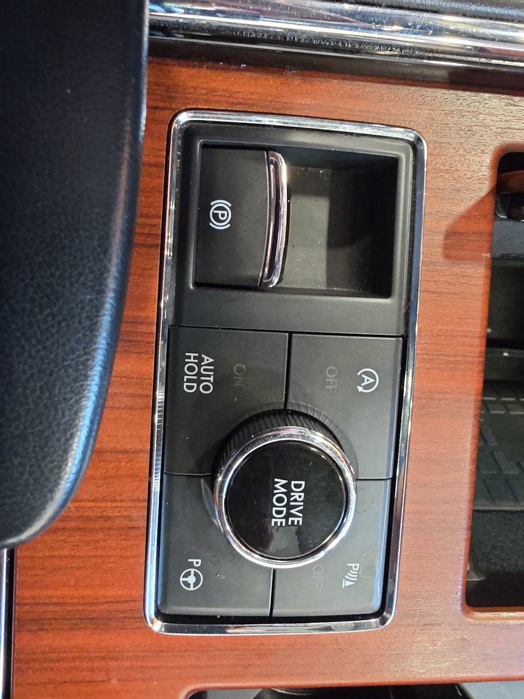 Thumbnail: 2020 Lincoln Navigator - 30