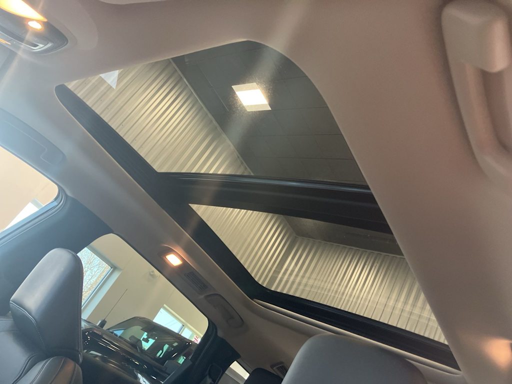 Thumbnail: 2022 INFINITI QX60 - 17