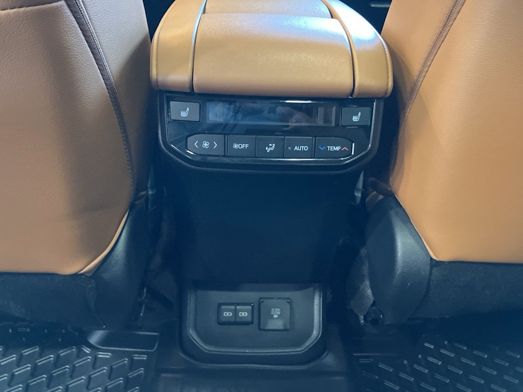 Thumbnail: 2023 Toyota Highlander - 31