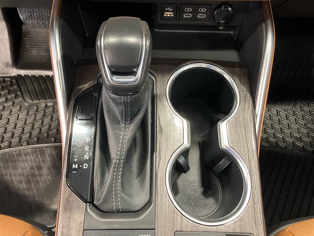 Thumbnail: 2023 Toyota Highlander - 12