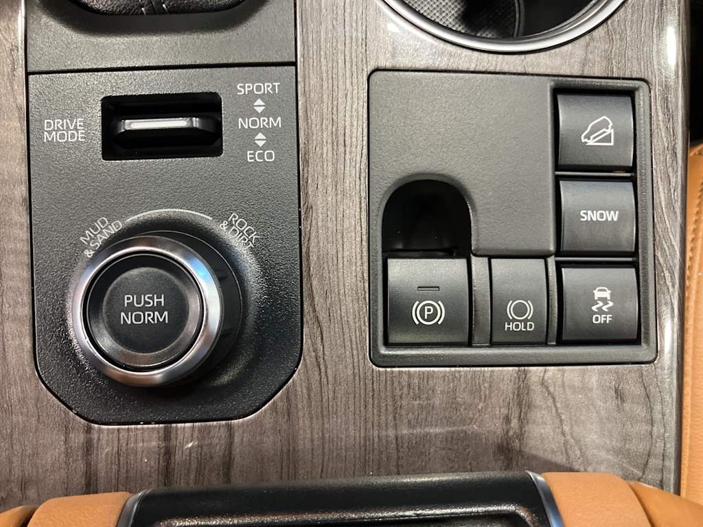 Thumbnail: 2023 Toyota Highlander - 25