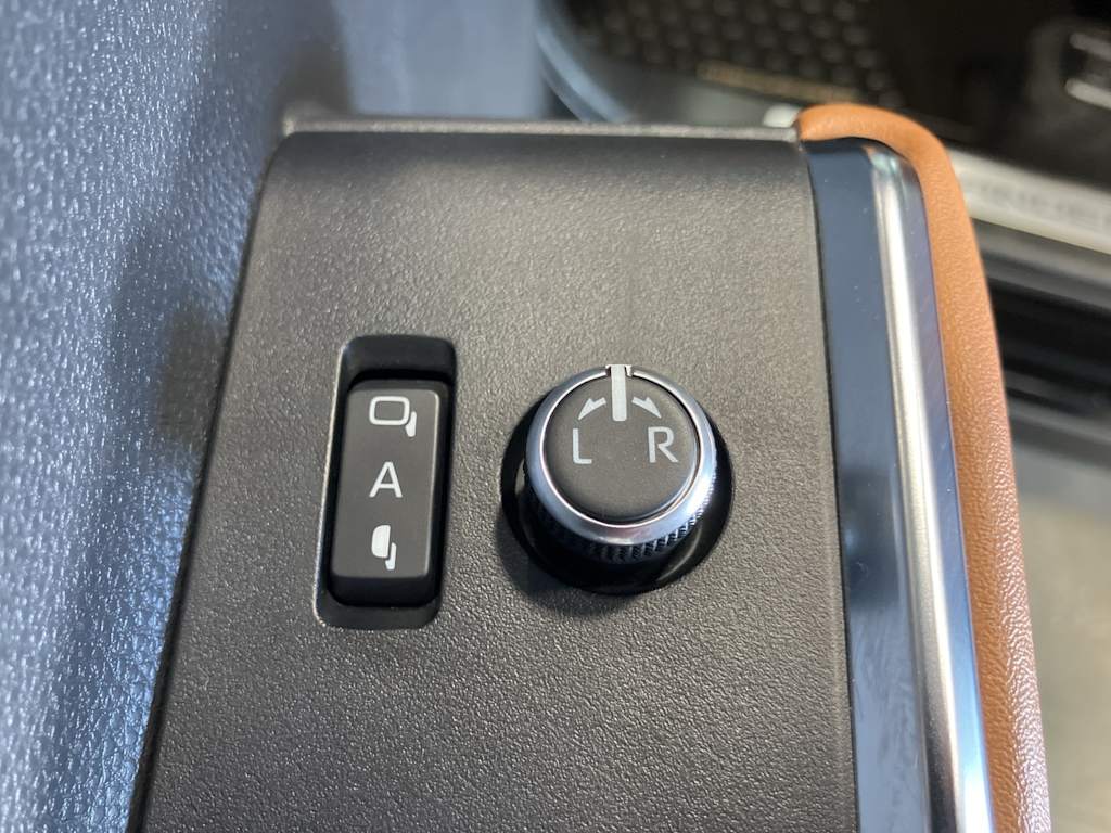 Thumbnail: 2023 Toyota Highlander - 21