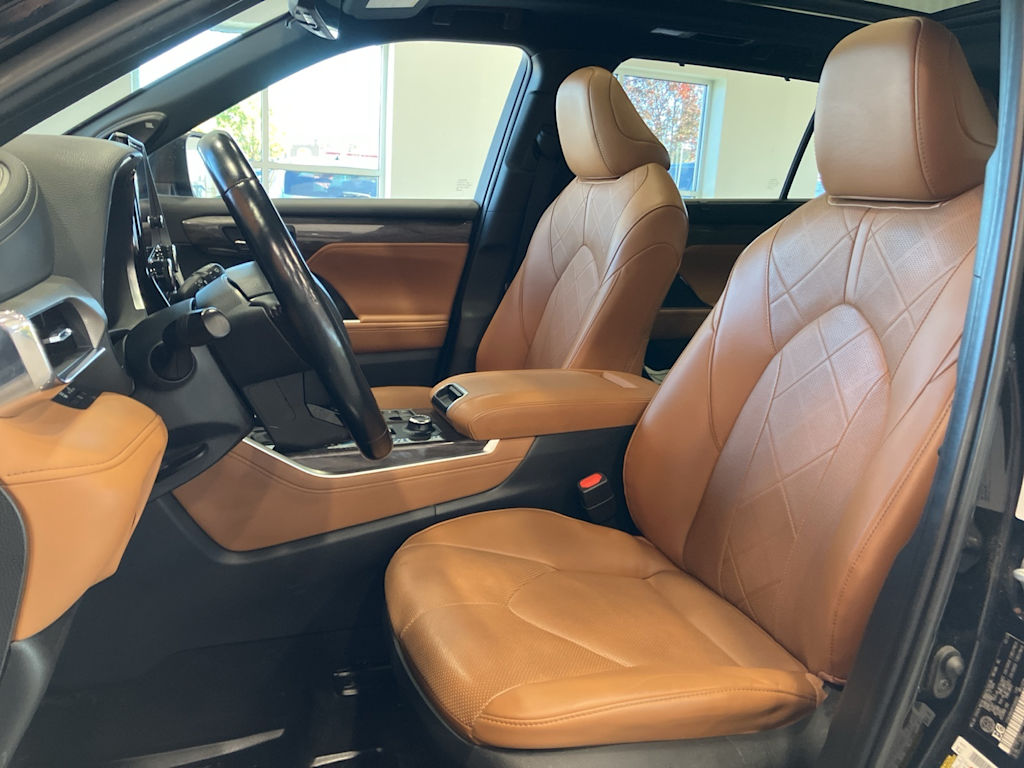 Thumbnail: 2023 Toyota Highlander - 8