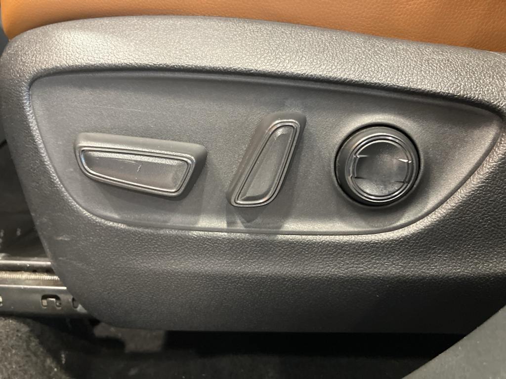 Thumbnail: 2023 Toyota Highlander - 19