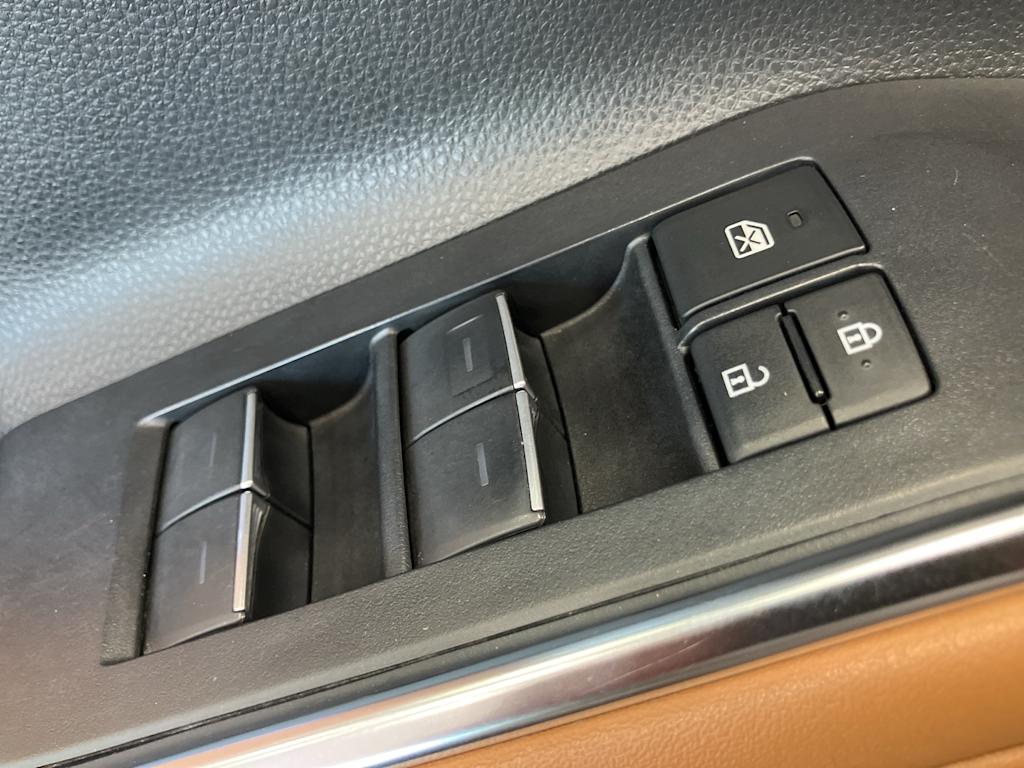 Thumbnail: 2023 Toyota Highlander - 20