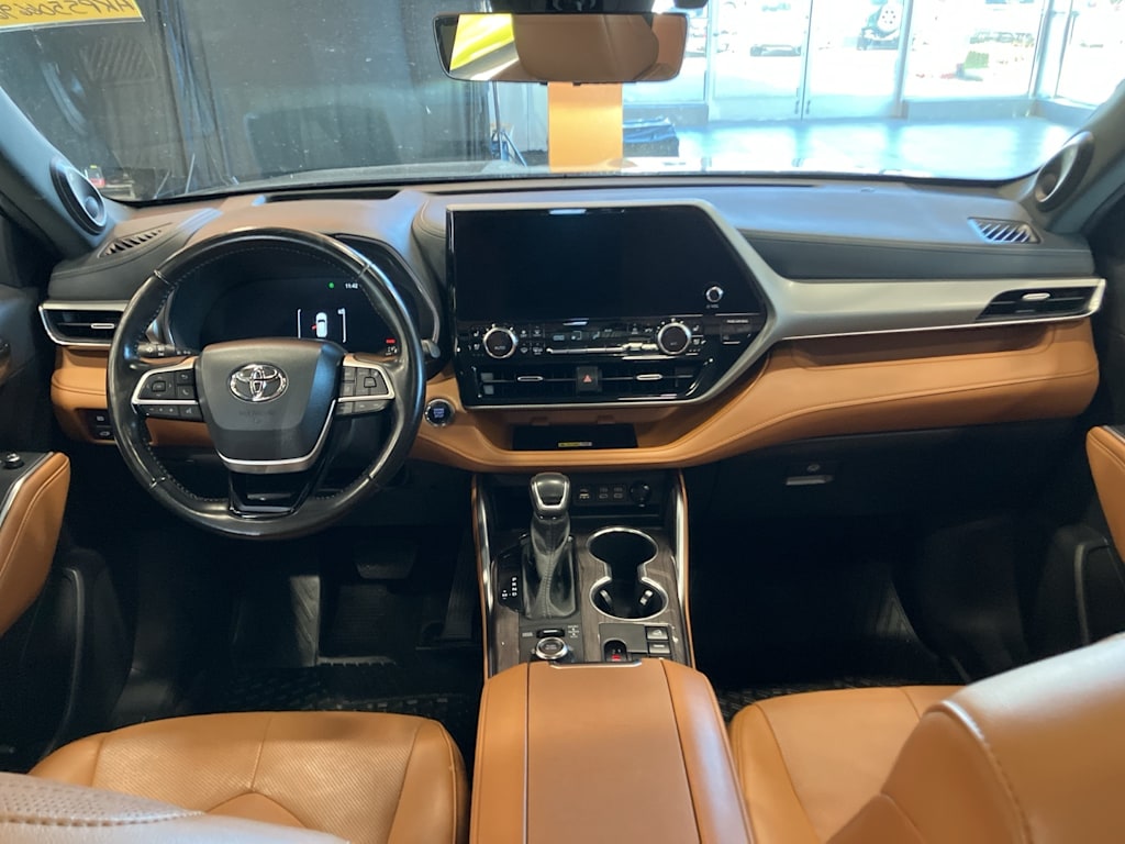 Thumbnail: 2023 Toyota Highlander - 2