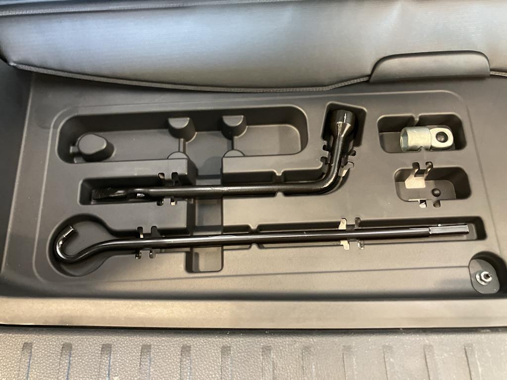 Thumbnail: 2023 Toyota Highlander - 36