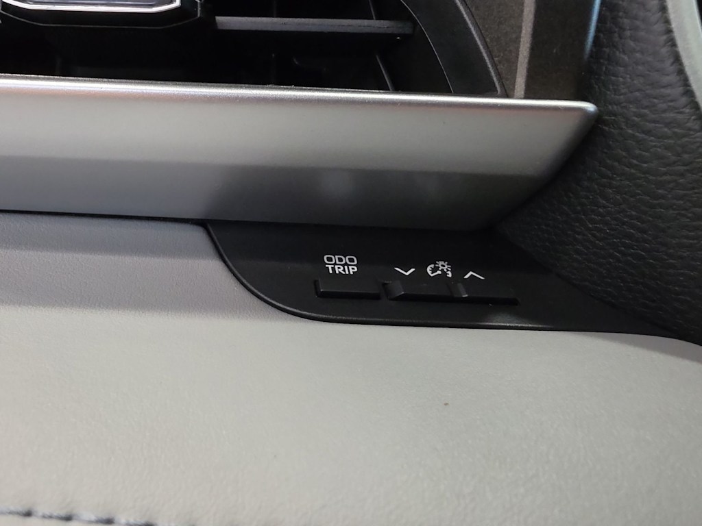 Thumbnail: 2023 Toyota Highlander - 26