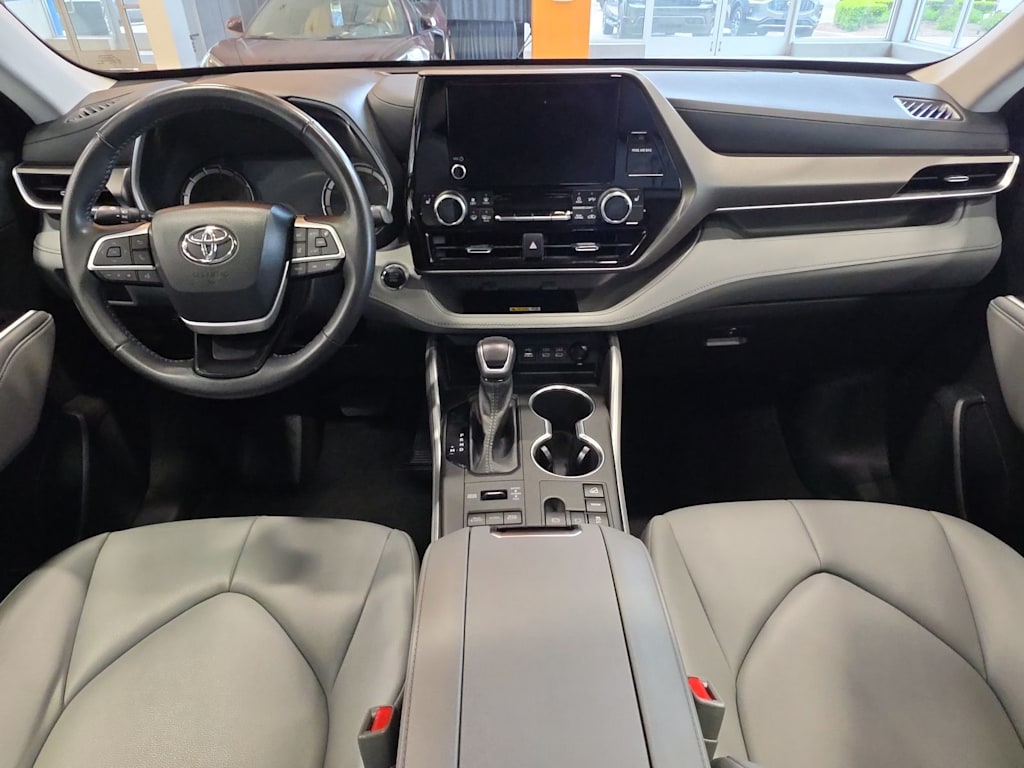 Thumbnail: 2023 Toyota Highlander - 2