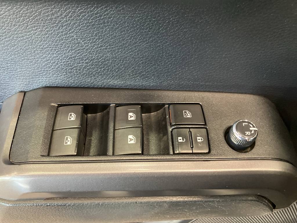 Thumbnail: 2017 Toyota Tacoma - 20