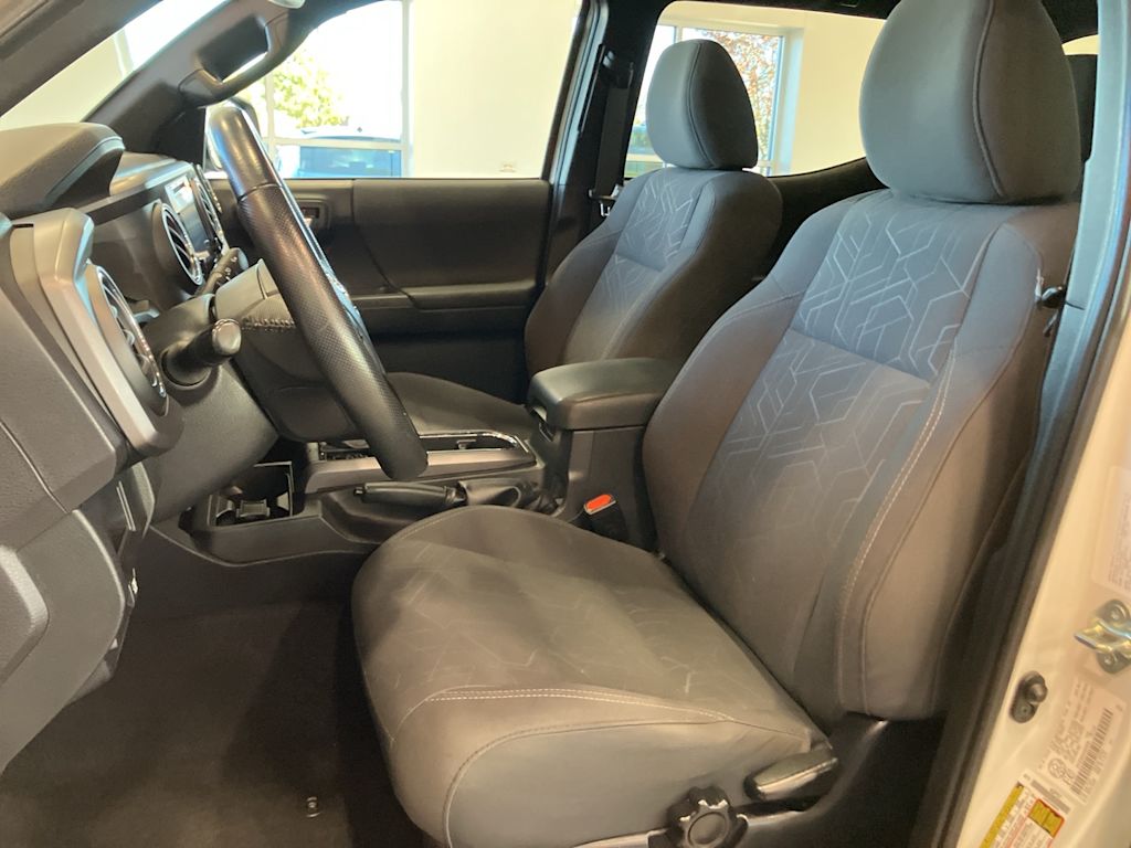 Thumbnail: 2017 Toyota Tacoma - 9