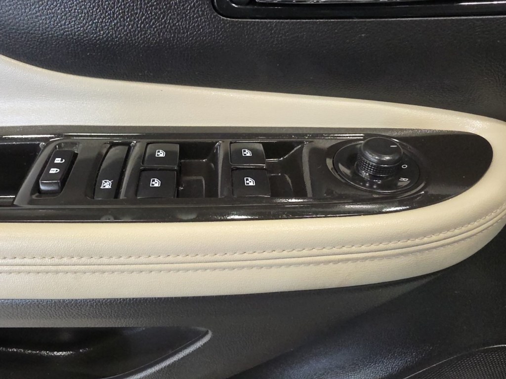 Thumbnail: 2018 Buick Encore - 20