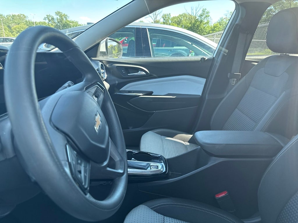 Thumbnail: 2025 Chevrolet Trax - 33