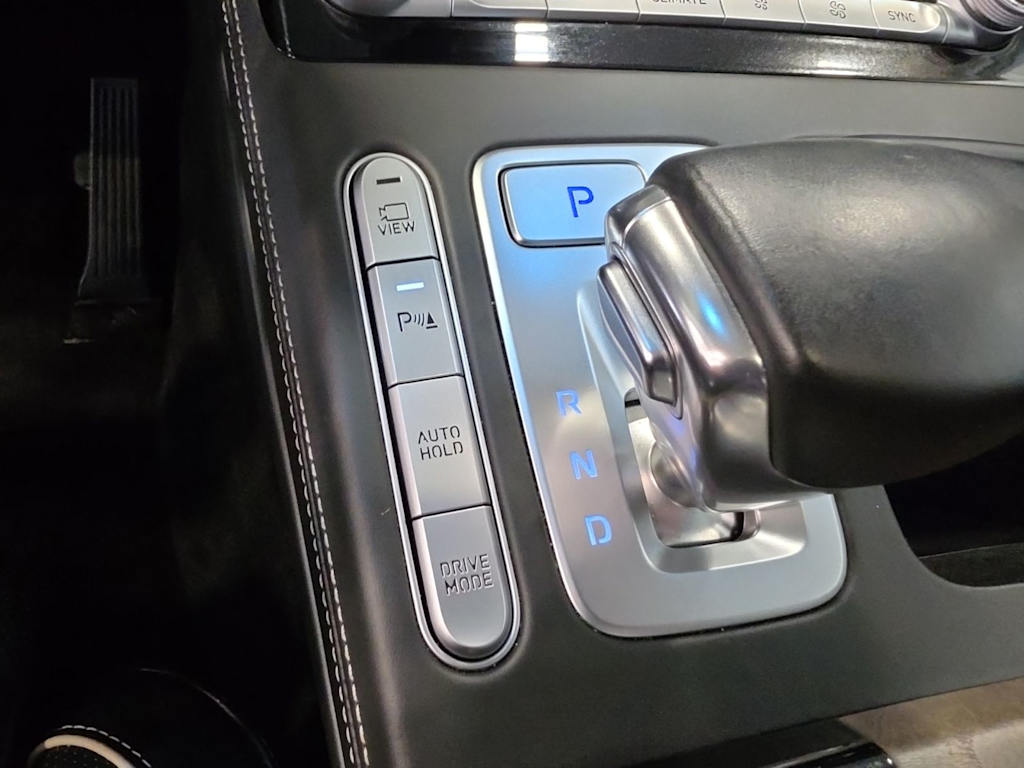 Thumbnail: 2021 Genesis G90 - 32