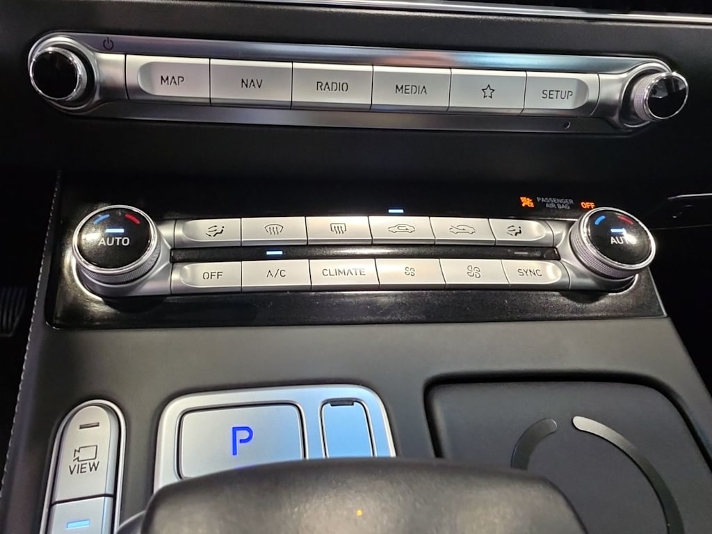 Thumbnail: 2021 Genesis G90 - 34