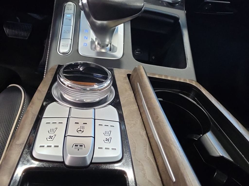 Thumbnail: 2021 Genesis G90 - 10