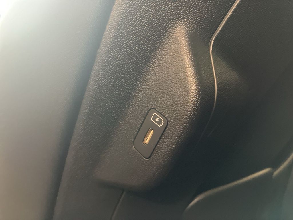 Thumbnail: 2023 Kia Niro - 24