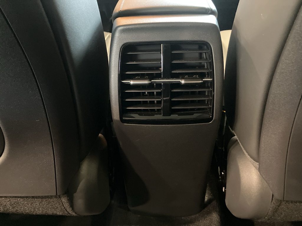 Thumbnail: 2023 Kia Niro - 23