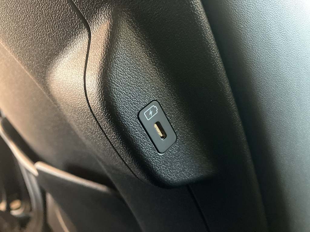 Thumbnail: 2023 Kia Niro - 25