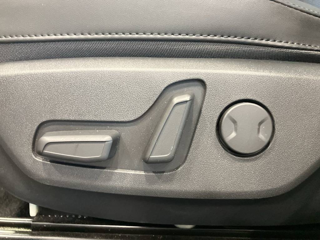 Thumbnail: 2023 Kia Niro - 17