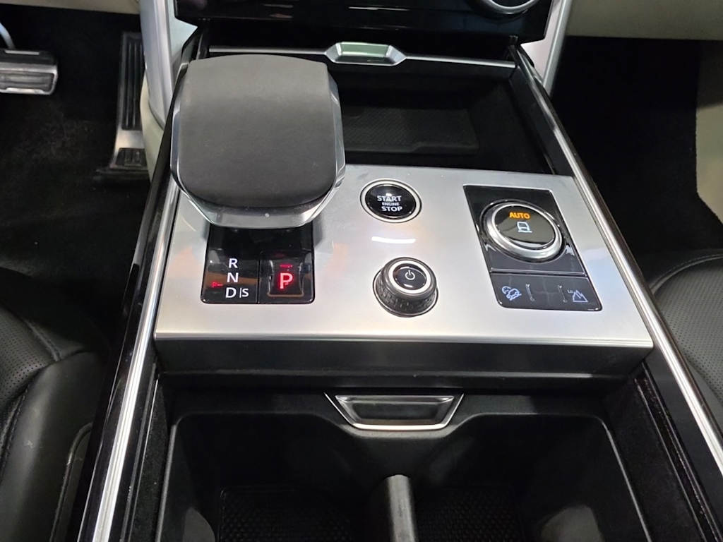 Thumbnail: 2023 Land Rover Range Rover - 4