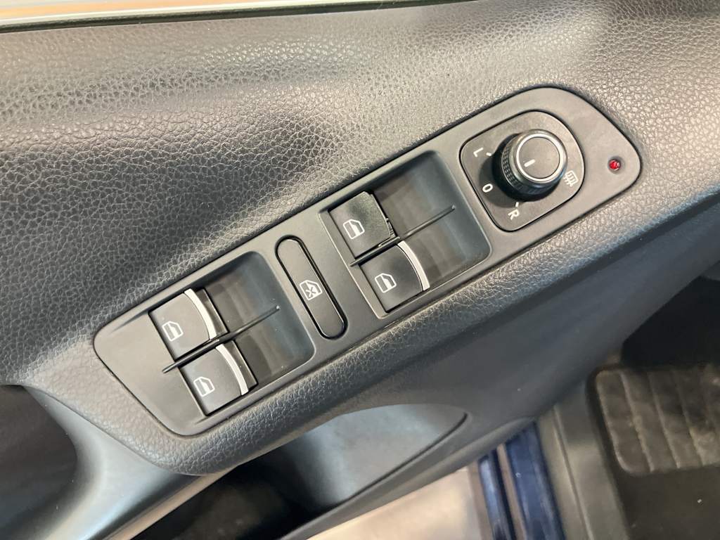 Thumbnail: 2016 Volkswagen Tiguan - 20