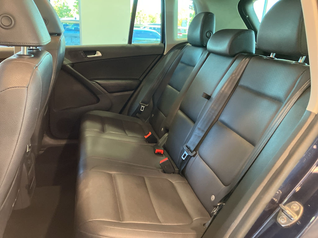 Thumbnail: 2016 Volkswagen Tiguan - 10