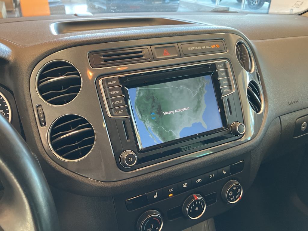 Thumbnail: 2016 Volkswagen Tiguan - 11