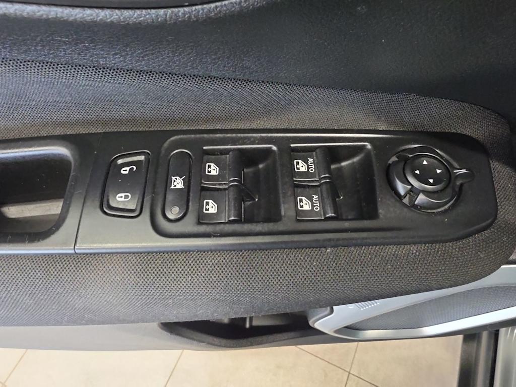 Thumbnail: 2019 Jeep Renegade - 22