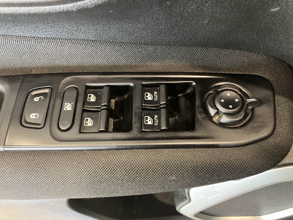 Thumbnail: 2020 Jeep Renegade - 18