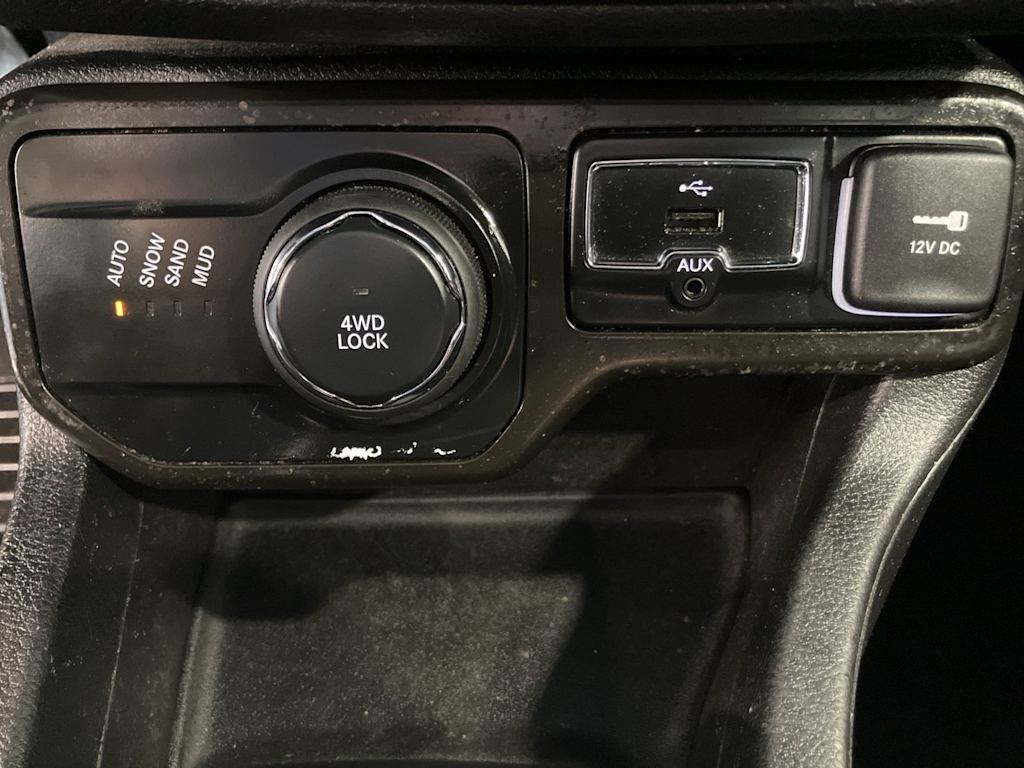 Thumbnail: 2020 Jeep Renegade - 23