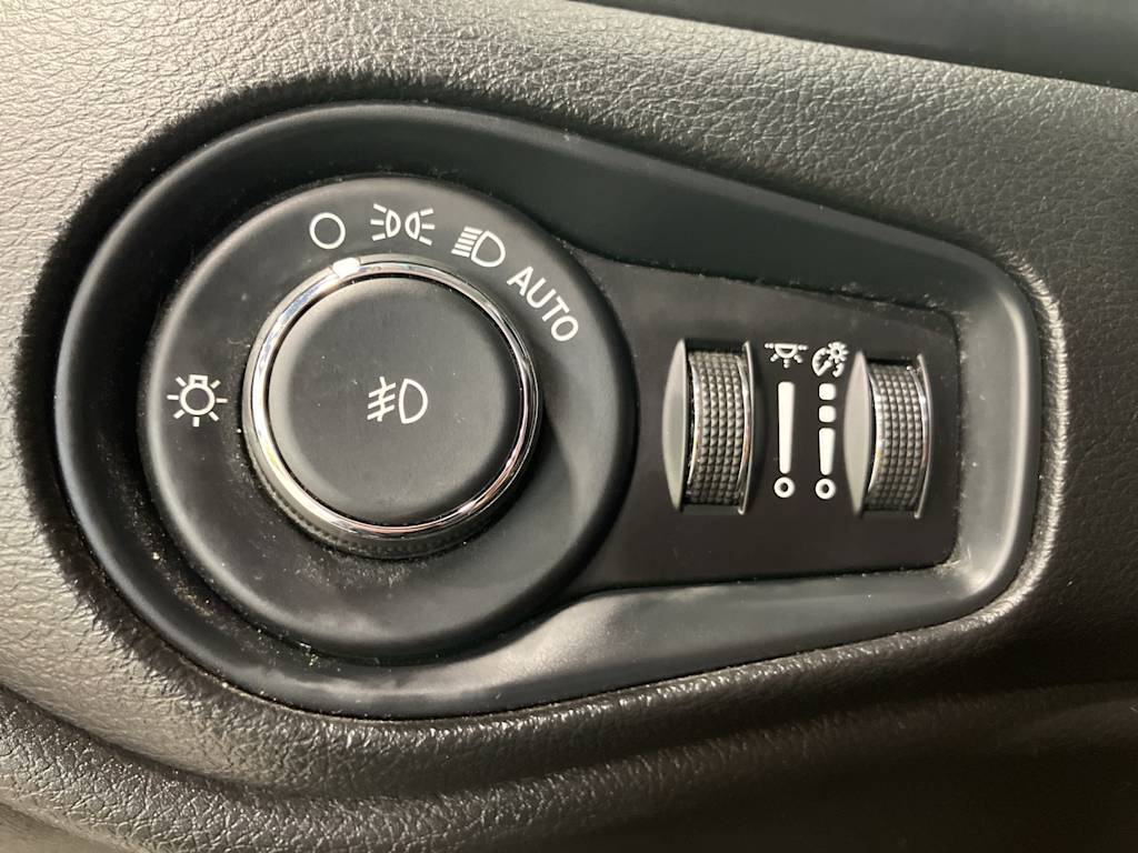 Thumbnail: 2023 Jeep Renegade - 19